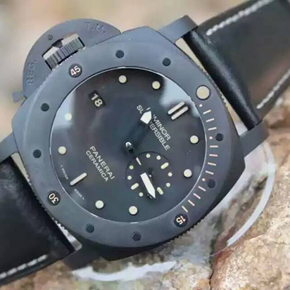 沛納海Pam607，藍寶石水晶玻璃 牛皮帶-刻有 PANERAI 標示的真皮錶帶-配大碼磨砂精鋼錶扣